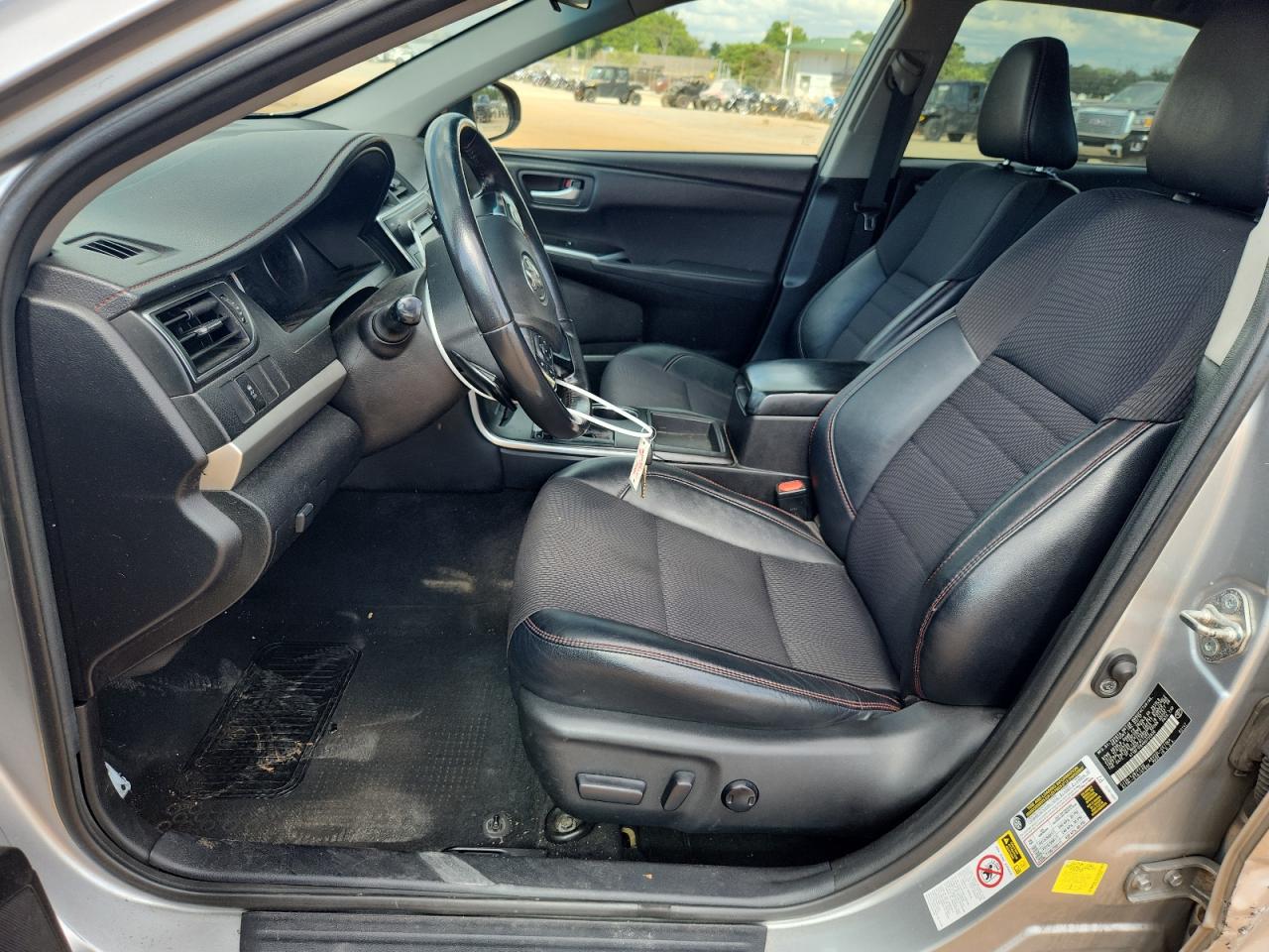 Toyota Camry Le Image 8