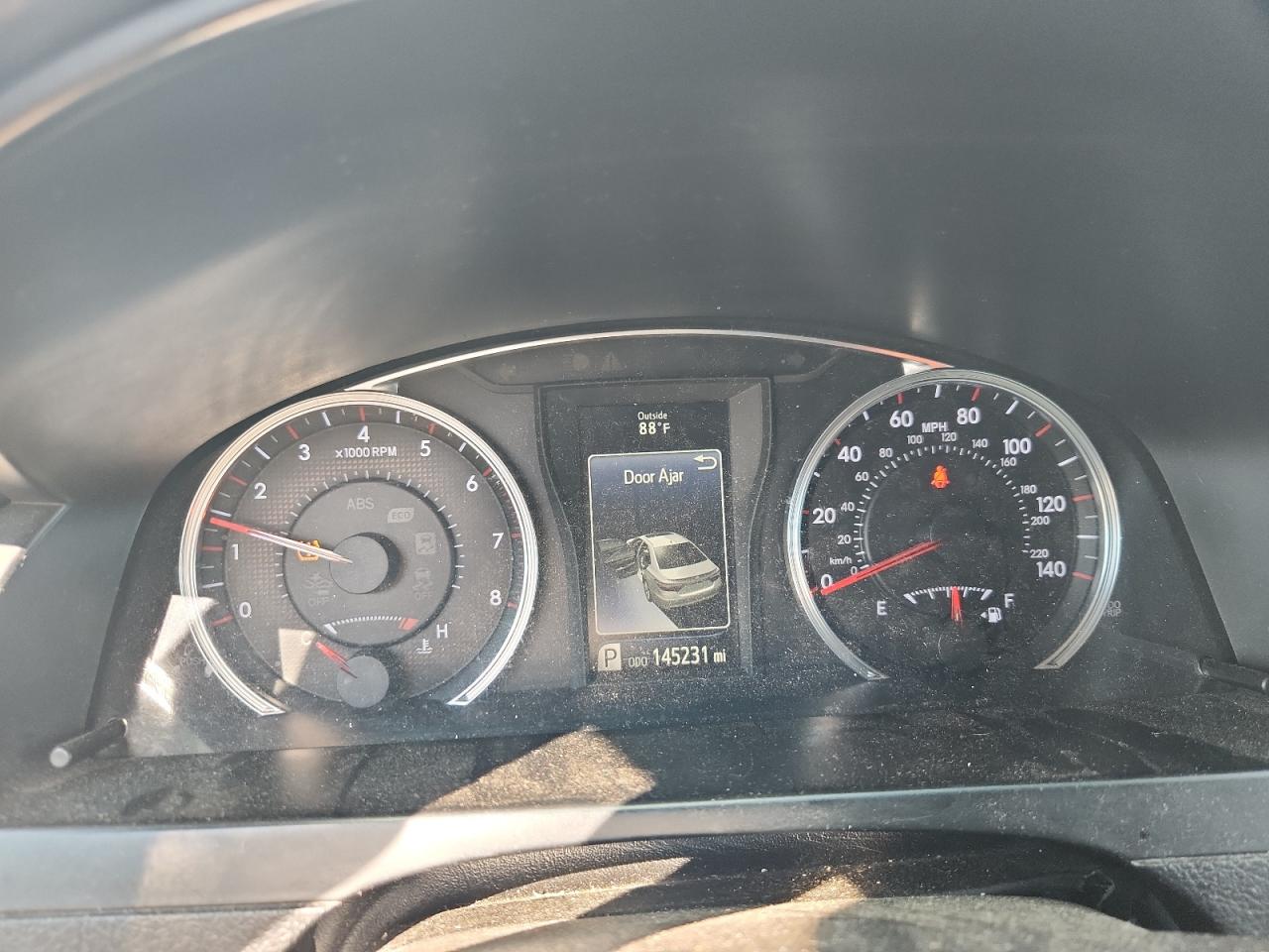 Toyota Camry Le Image 3