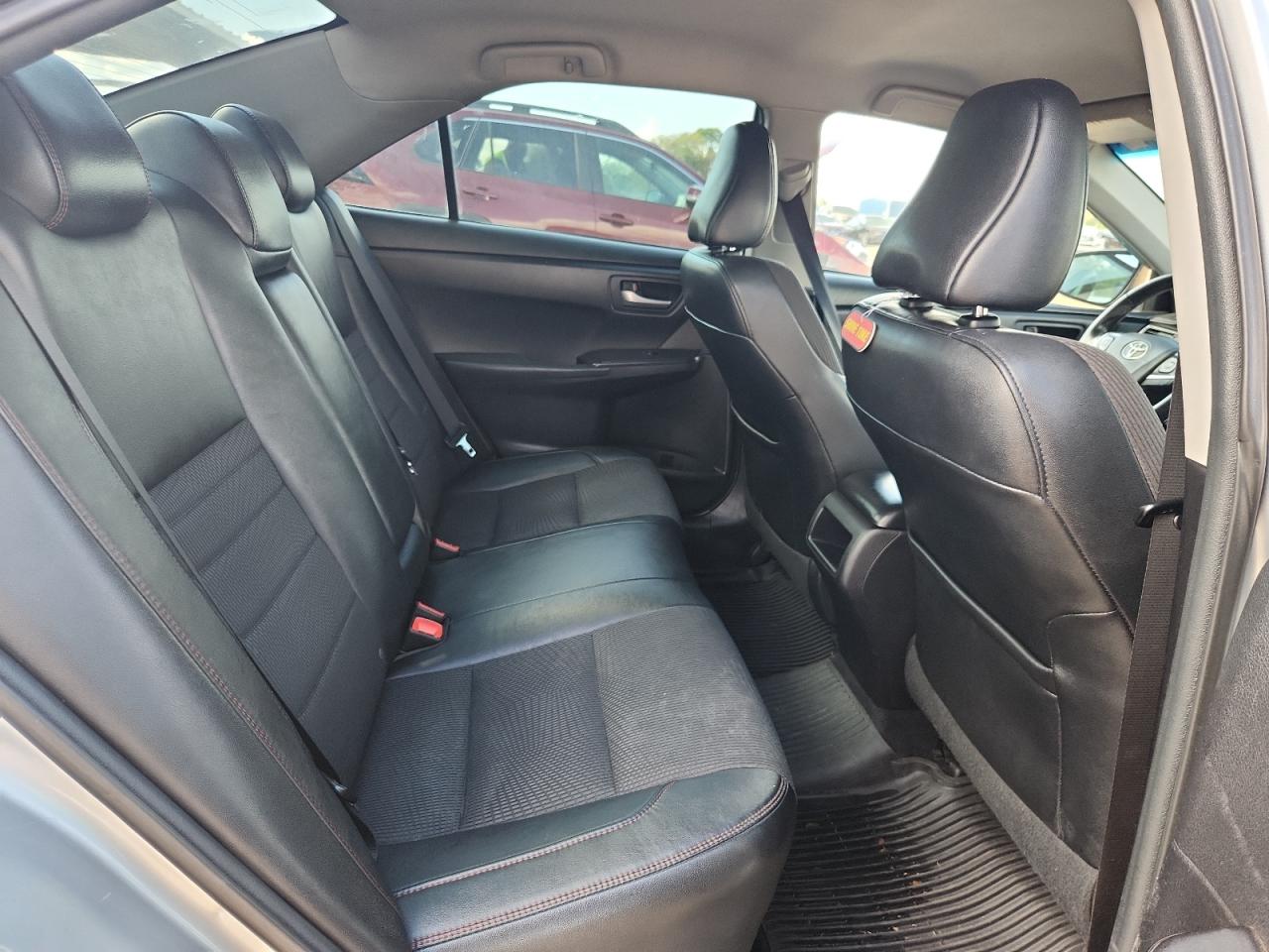 Toyota Camry Le Image 5