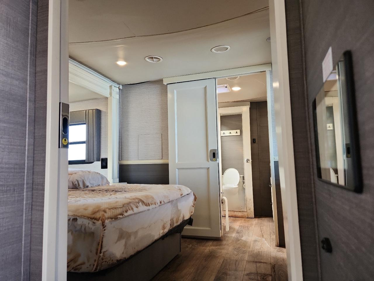 Vanleigh Vilano Image 5