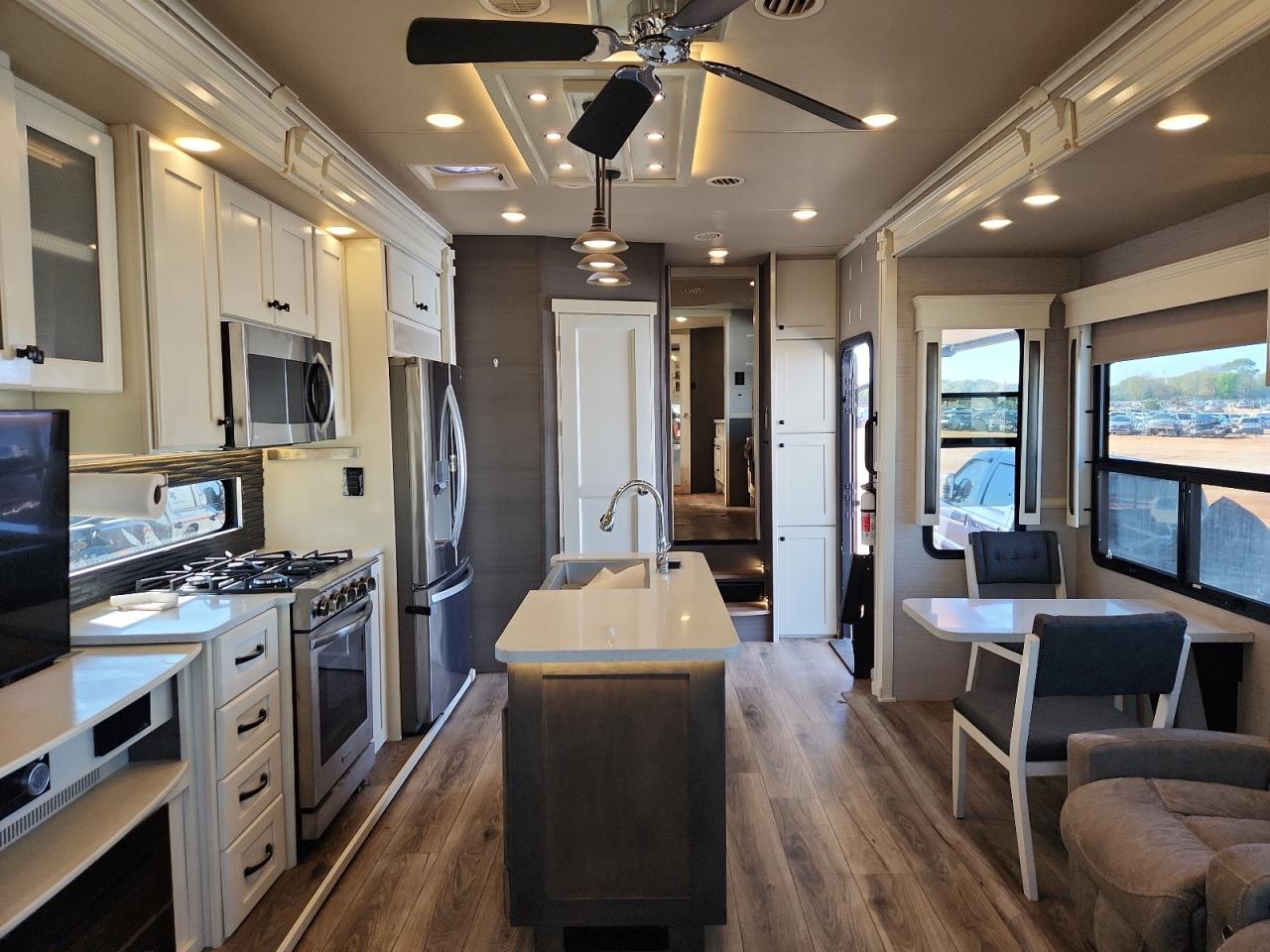 Vanleigh Vilano Image 7