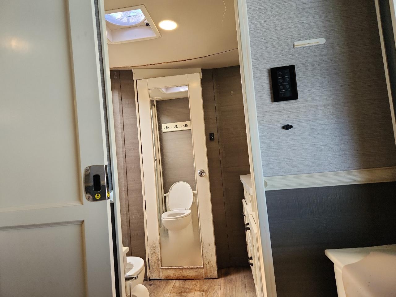 Vanleigh Vilano Image 4