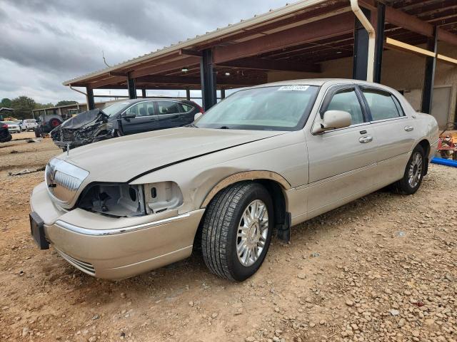  Salvage Lincoln Towncar