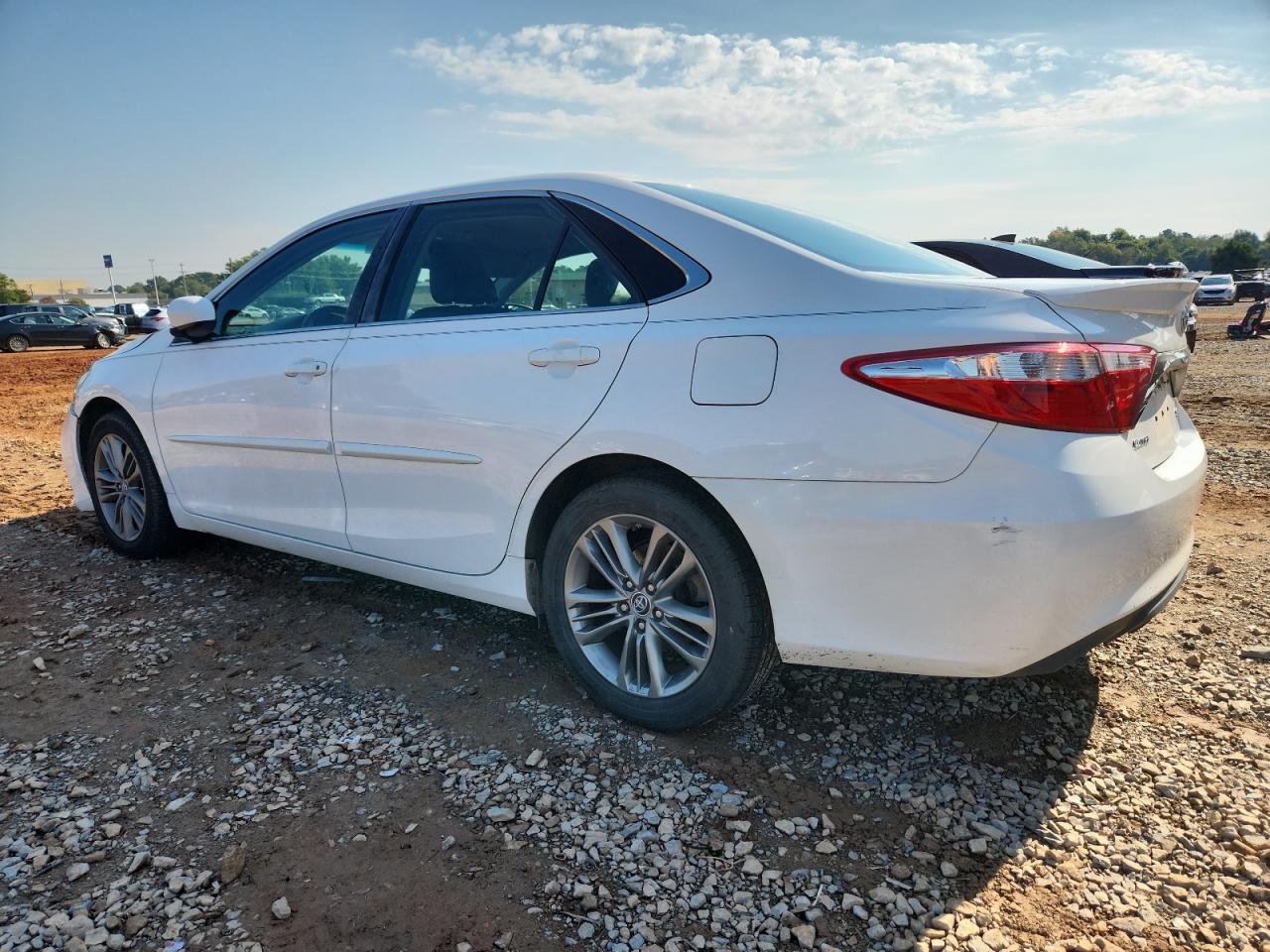 Toyota Camry Le Image 4