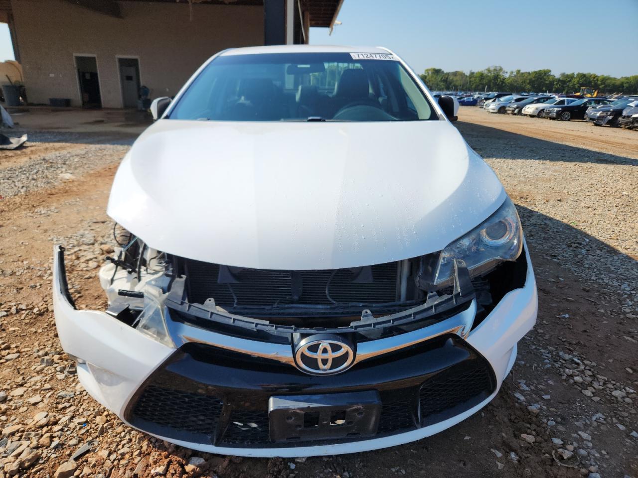 Toyota Camry Le Image 7