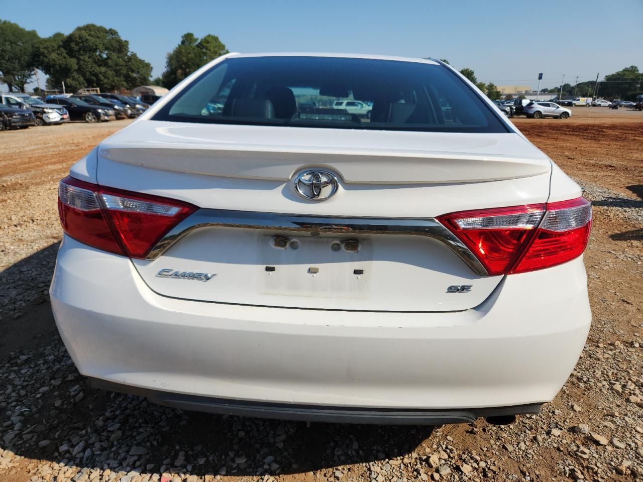 Toyota Camry Le Image 9