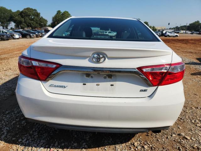 Toyota Camry Le Image 9