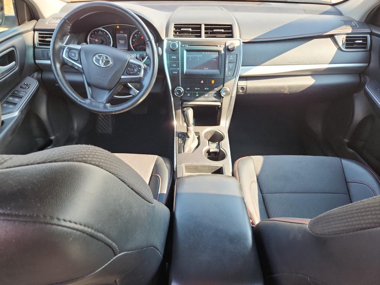 Toyota Camry Le Image 3