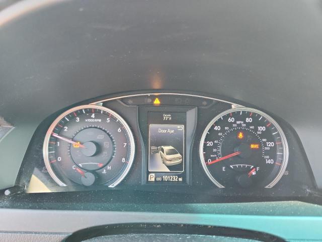 Toyota Camry Le Image 6