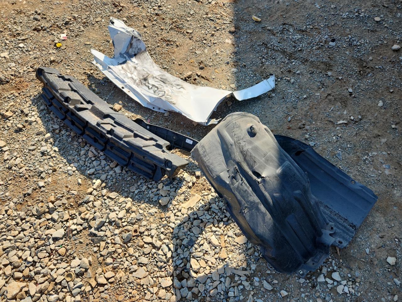 Toyota Camry Le Image 2