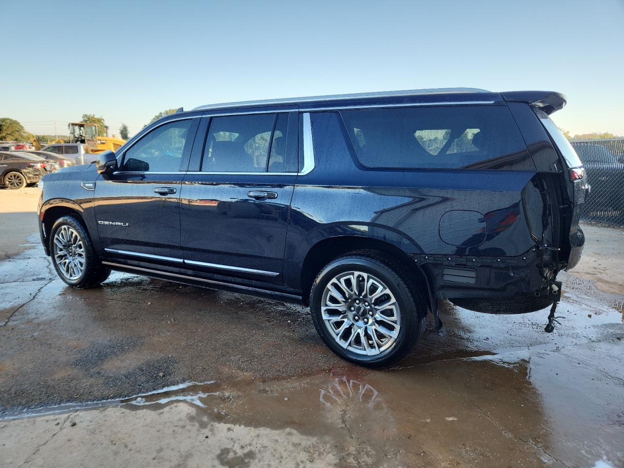 GMC Yukon Denali Ultimate Image 3