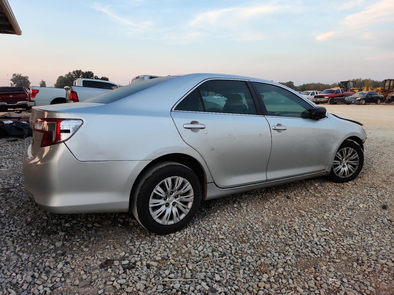 Toyota Camry L Image 13