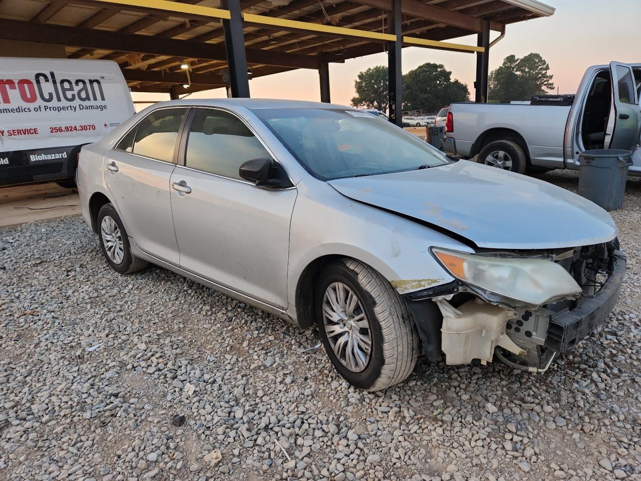 Toyota Camry L Image 9