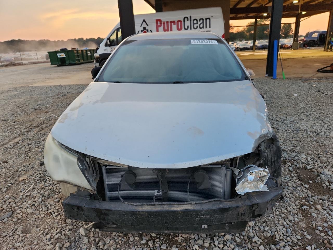 Toyota Camry L Image 2