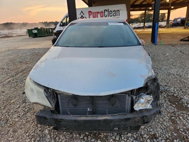 Toyota Camry L Image 2