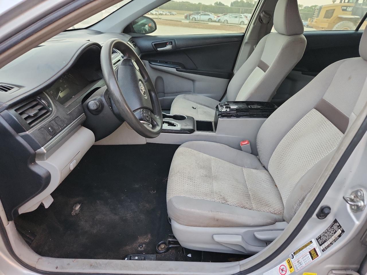 Toyota Camry L Image 7