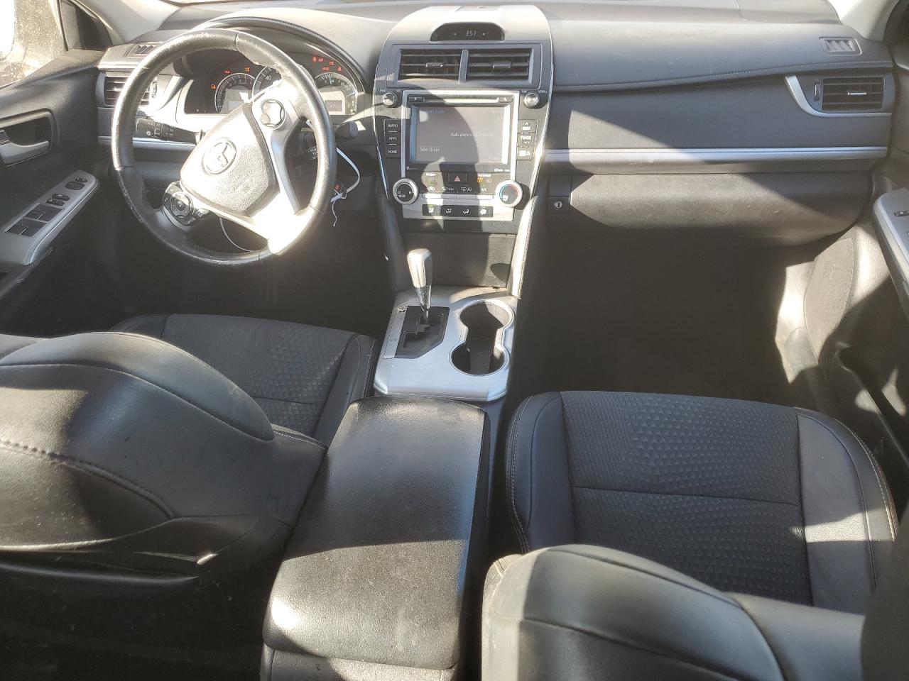 Toyota Camry L Image 7