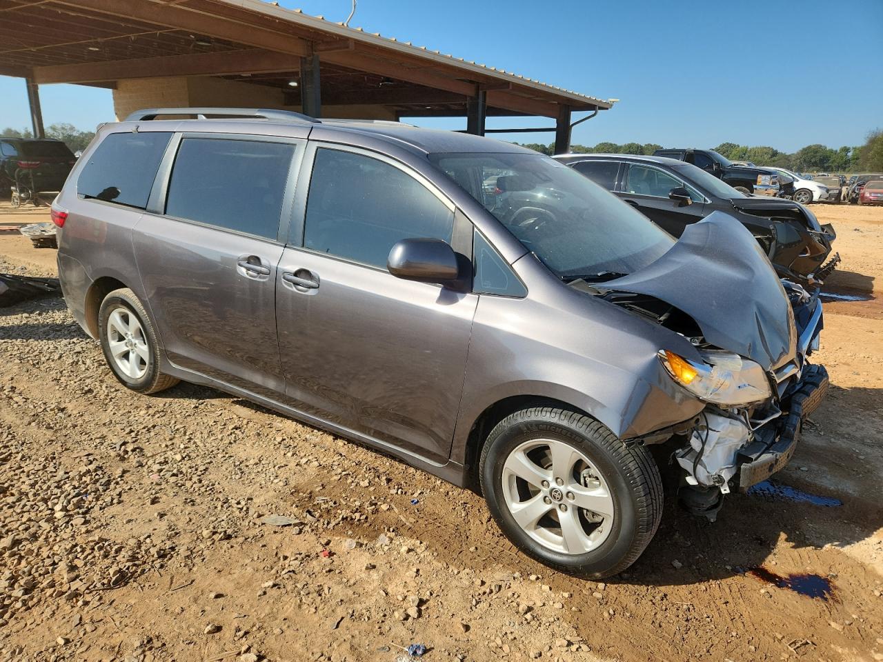 Toyota Sienna Le Image 5