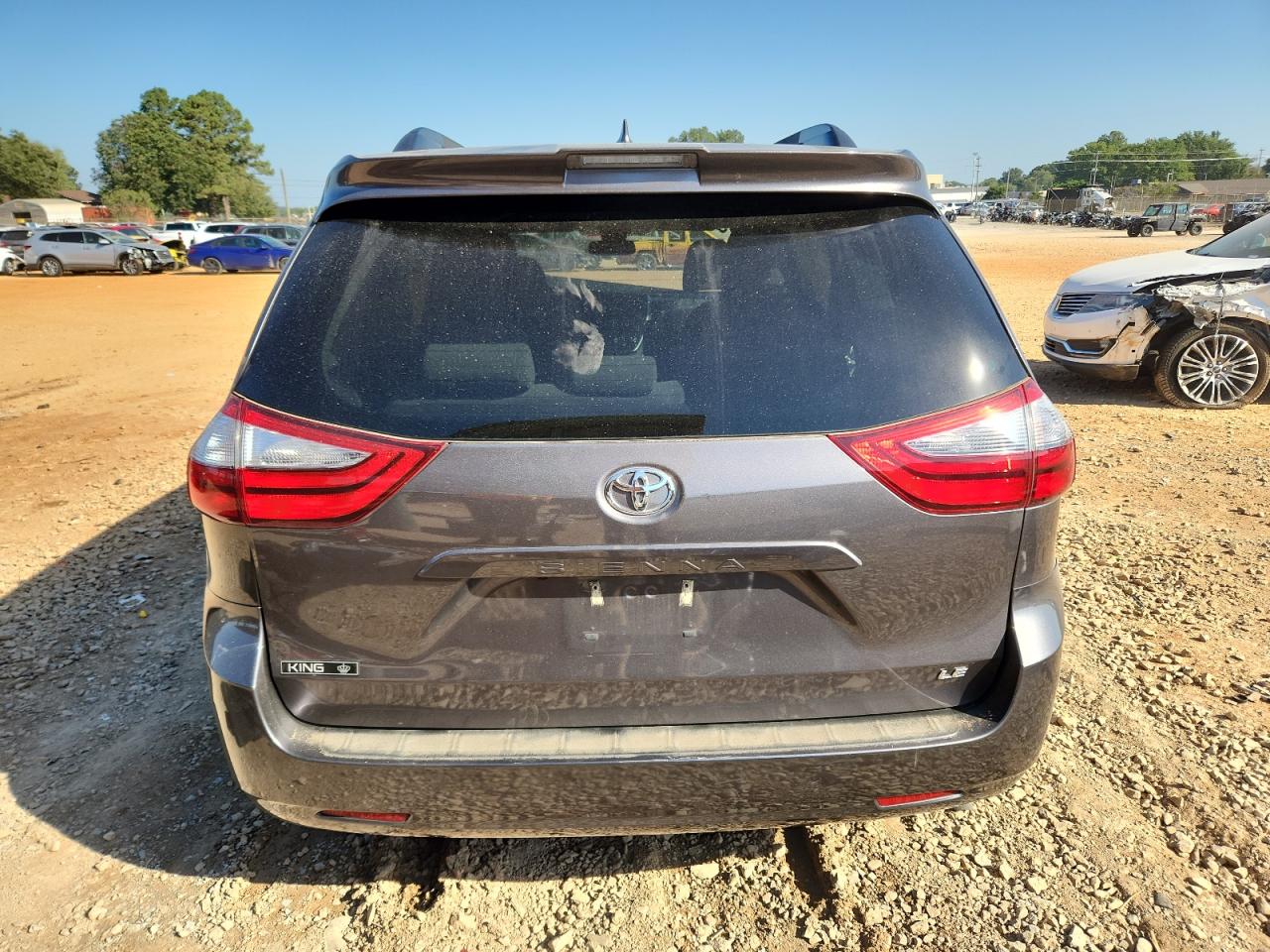 Toyota Sienna Le Image 8