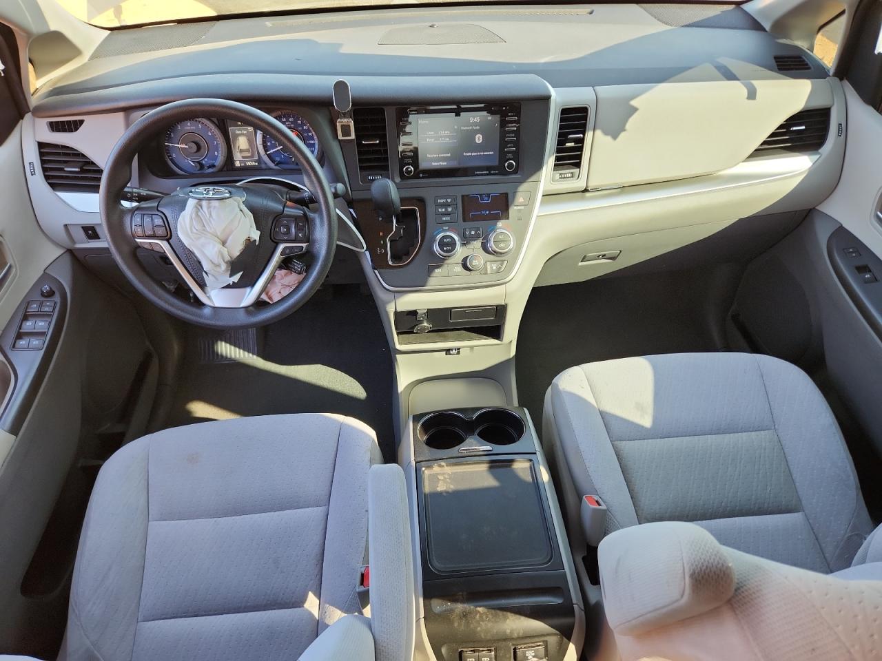 Toyota Sienna Le Image 10