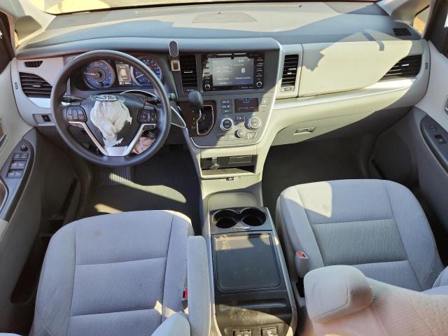 Toyota Sienna Le Image 10