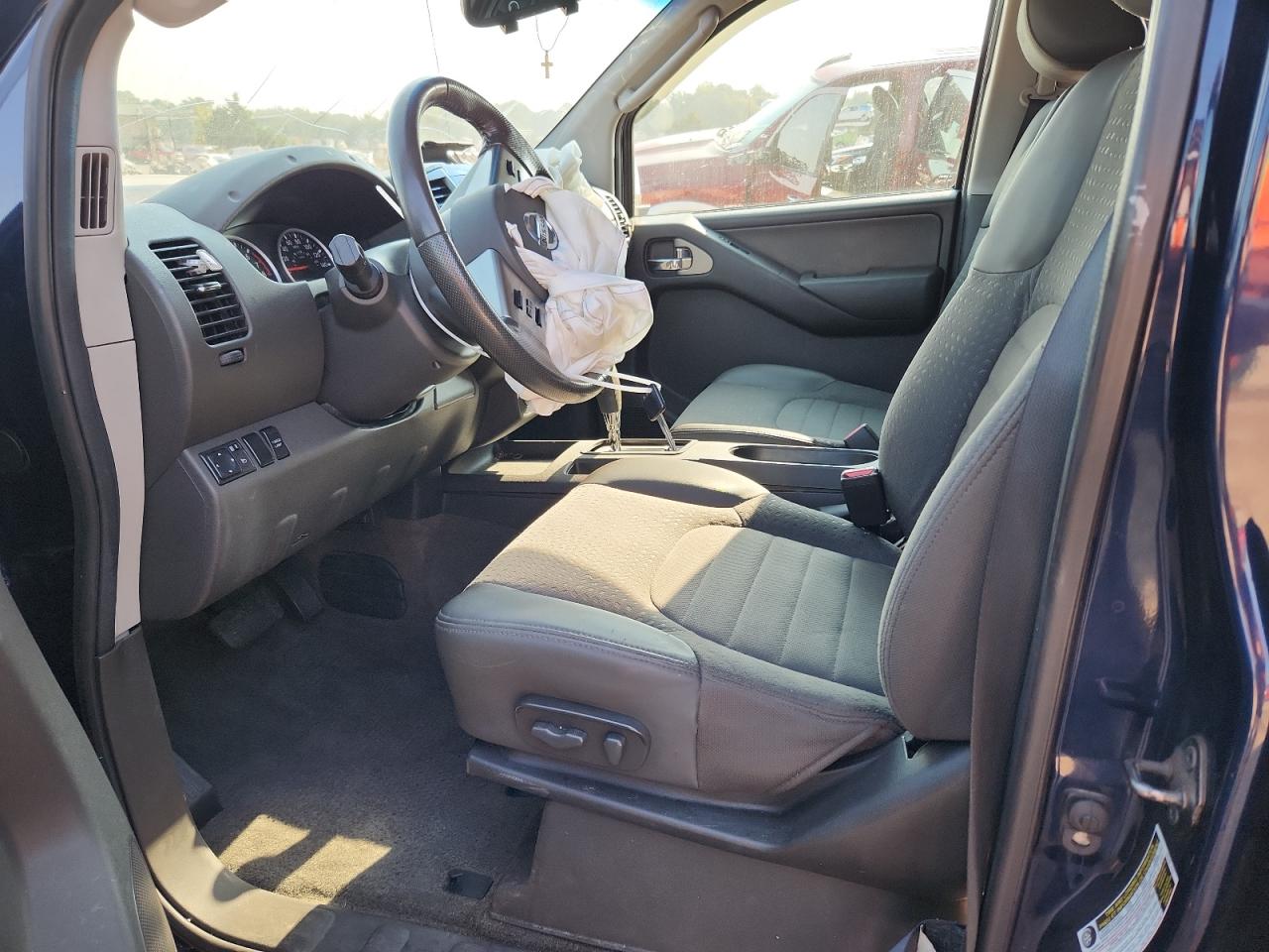 Nissan Frontier Crew Cab Se Image 3