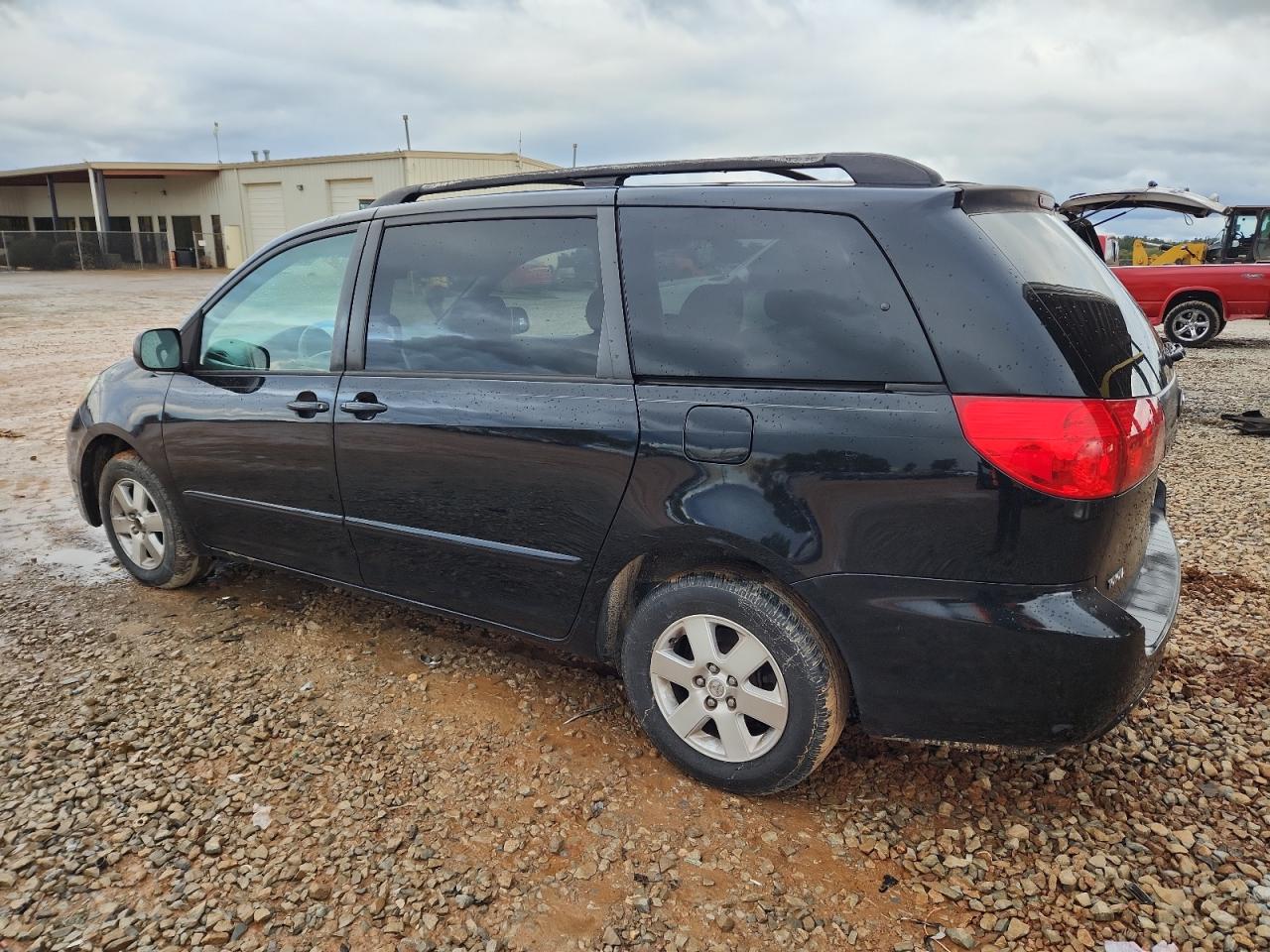 Toyota Sienna Ce Image 10