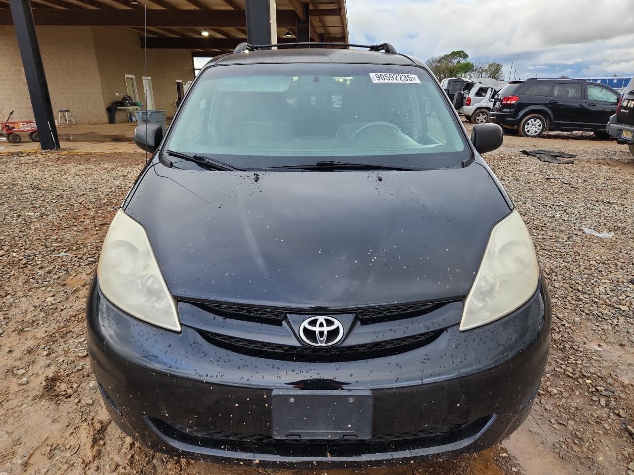 Toyota Sienna Ce Image 8