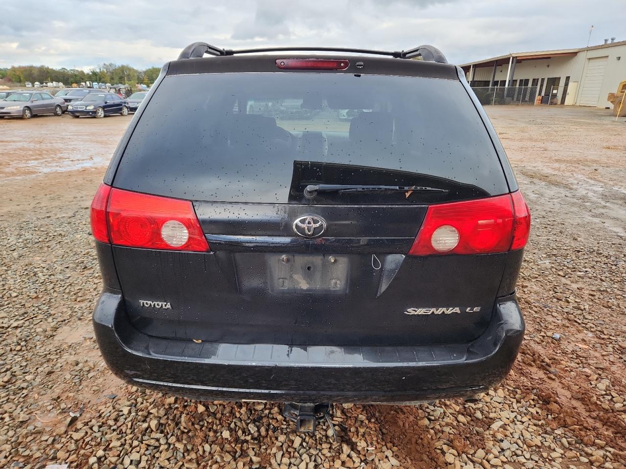 Toyota Sienna Ce Image 7