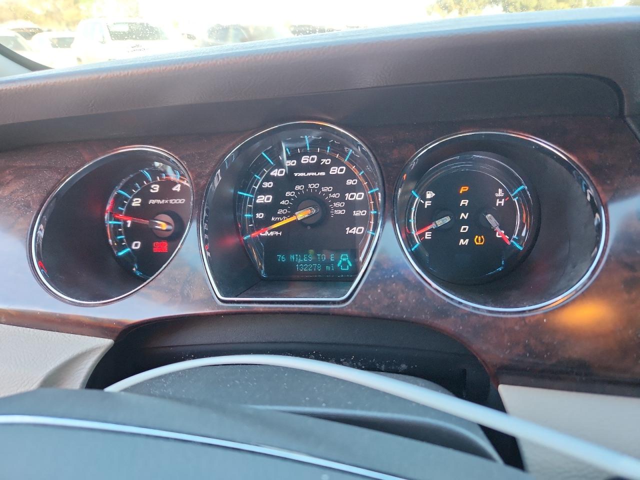 Ford Taurus Sel Image 8