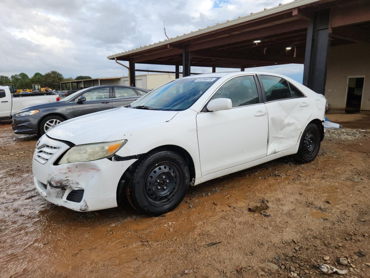 Toyota Camry Base Image 1