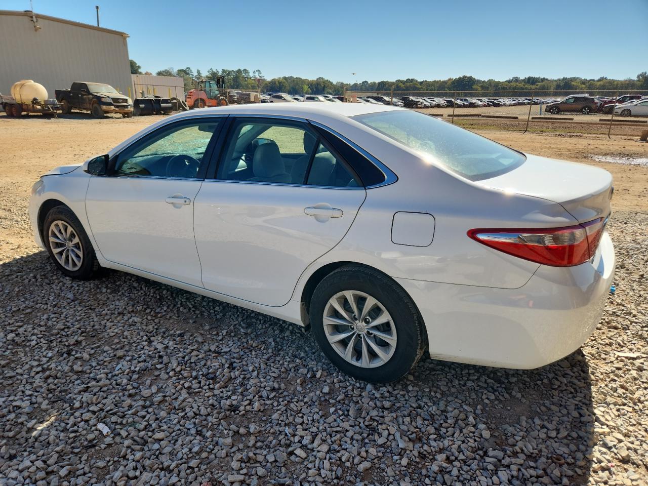 Toyota Camry Le Image 2