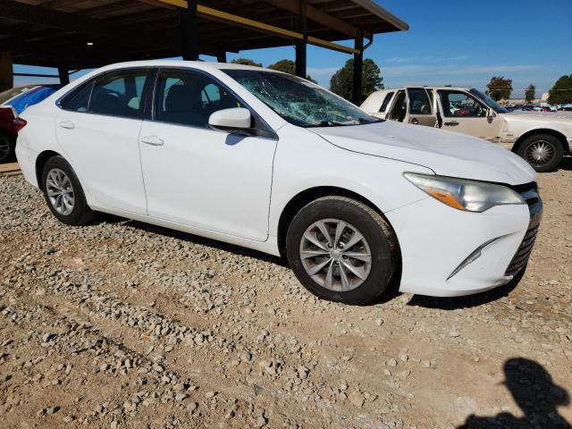 Toyota Camry Le Image 7