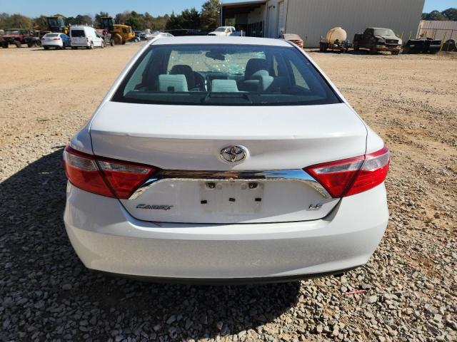 Toyota Camry Le Image 9