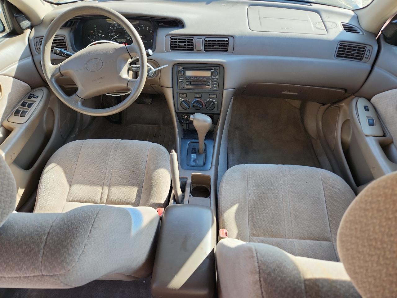 Toyota Camry Ce Image 7