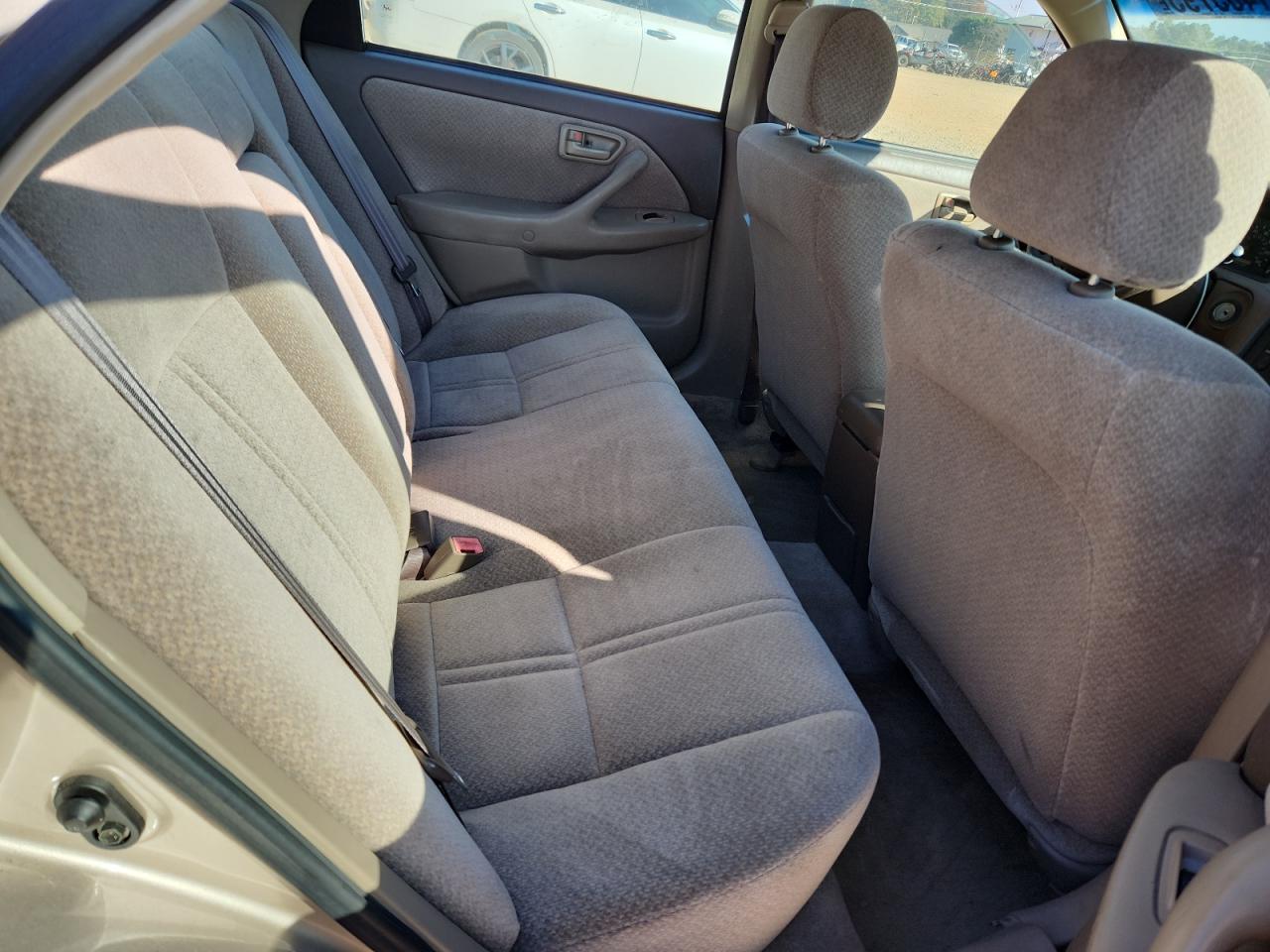 Toyota Camry Ce Image 5