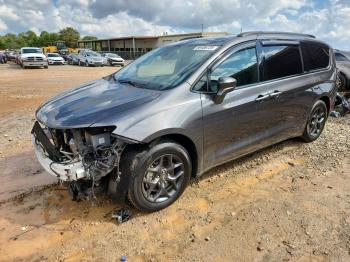  Salvage Chrysler Pacifica