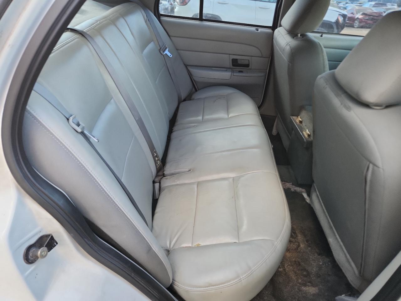 Ford Crown Vic Police Interceptor Image 3