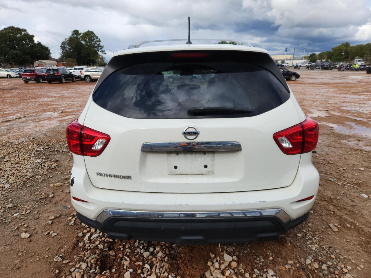 Nissan Pathfinder S Image 3