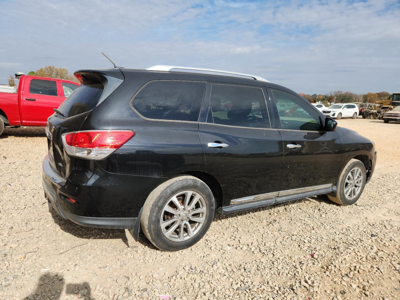 Nissan Pathfinder S Image 12