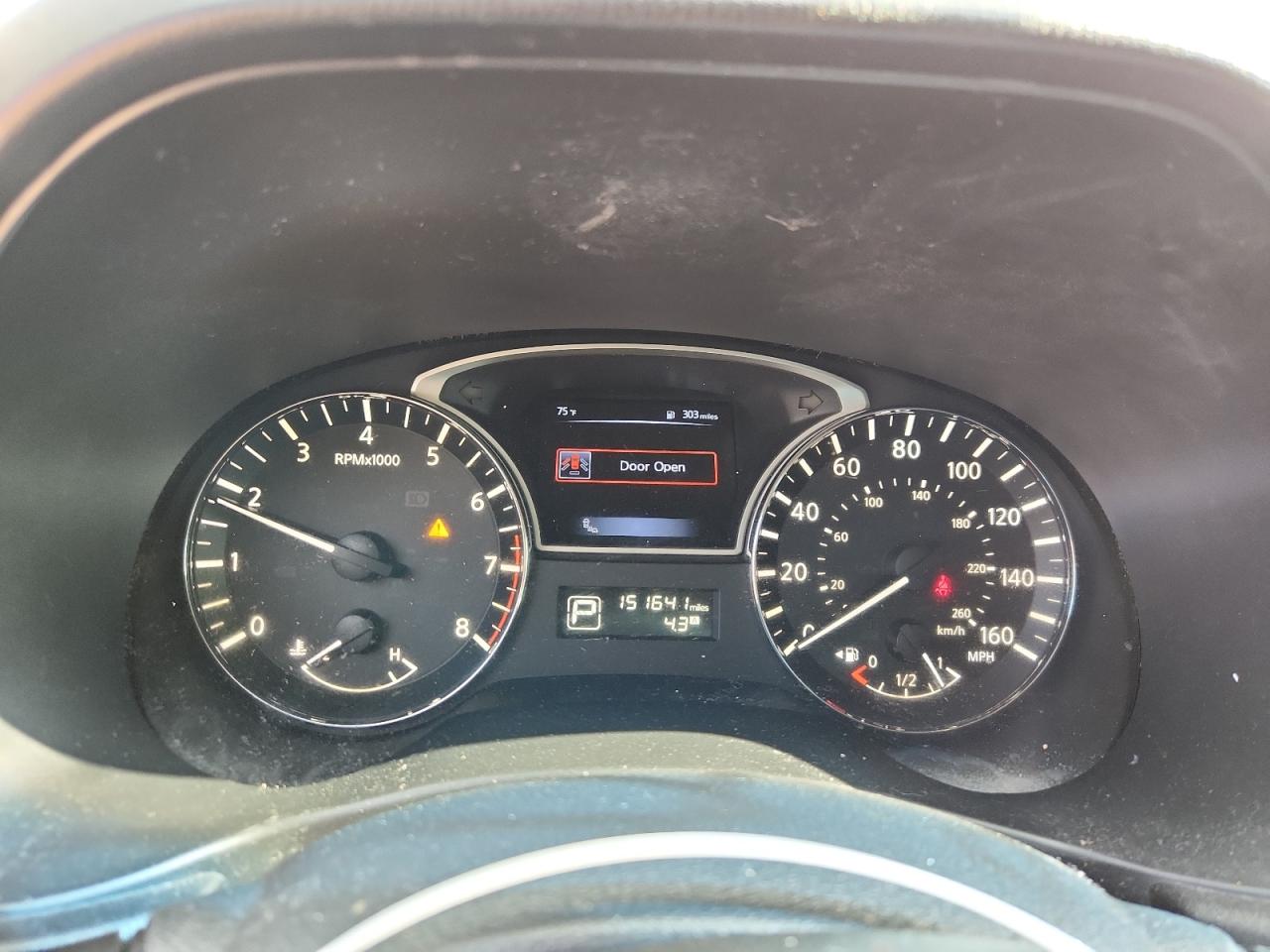 Nissan Pathfinder S Image 4