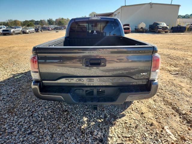 Toyota Tacoma Double Cab Image 3