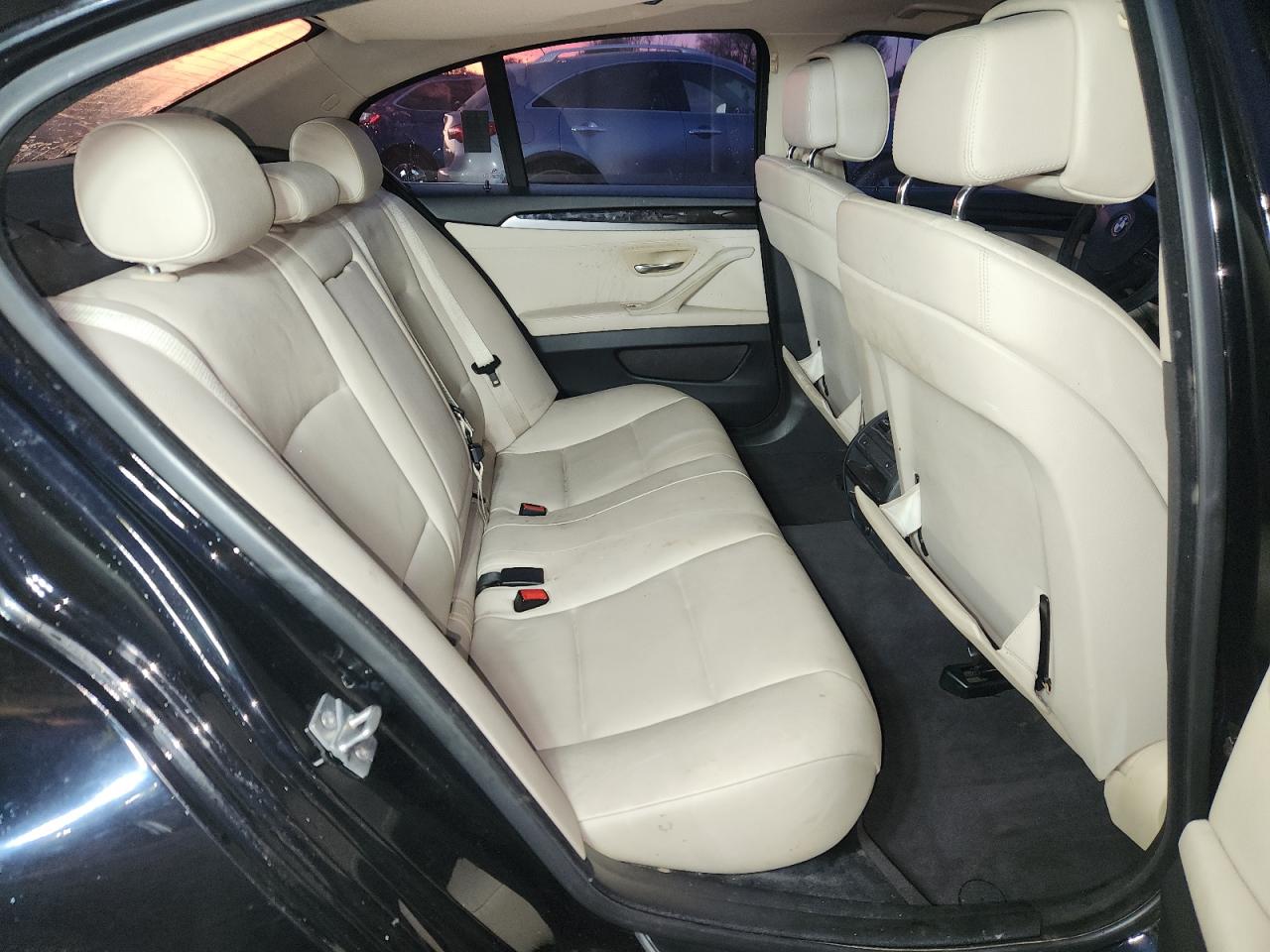 BMW 5 Series I Image 12