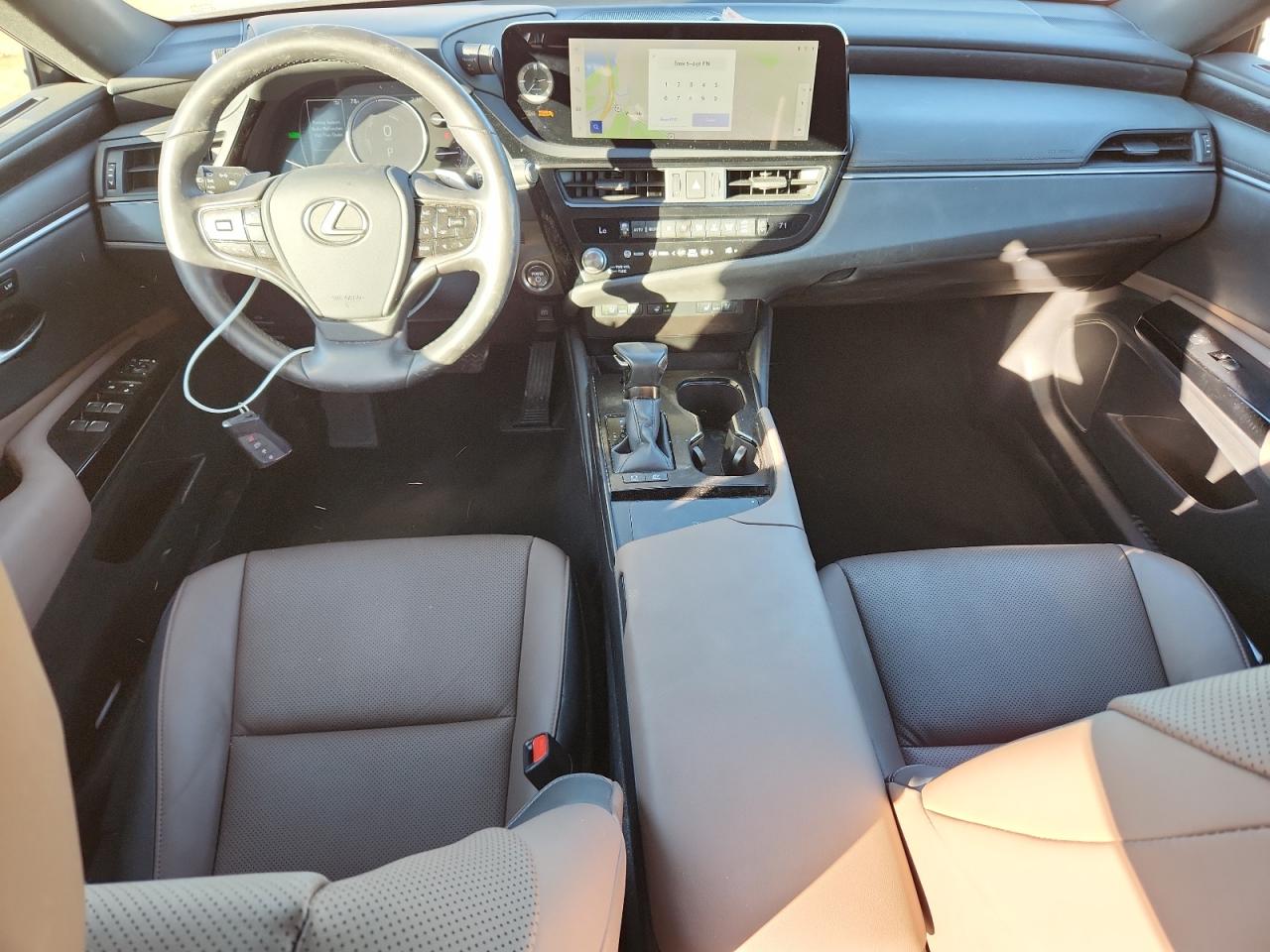 Lexus Es 300h Base Image 8