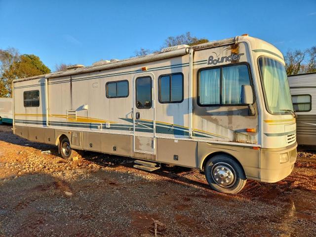  Salvage Workhorse Custom Cha Motorhome