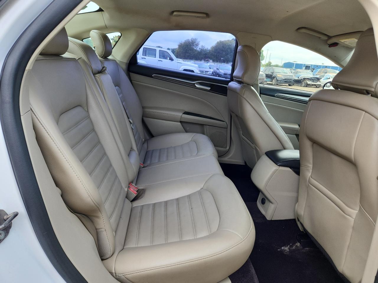 Ford Fusion Se Image 8