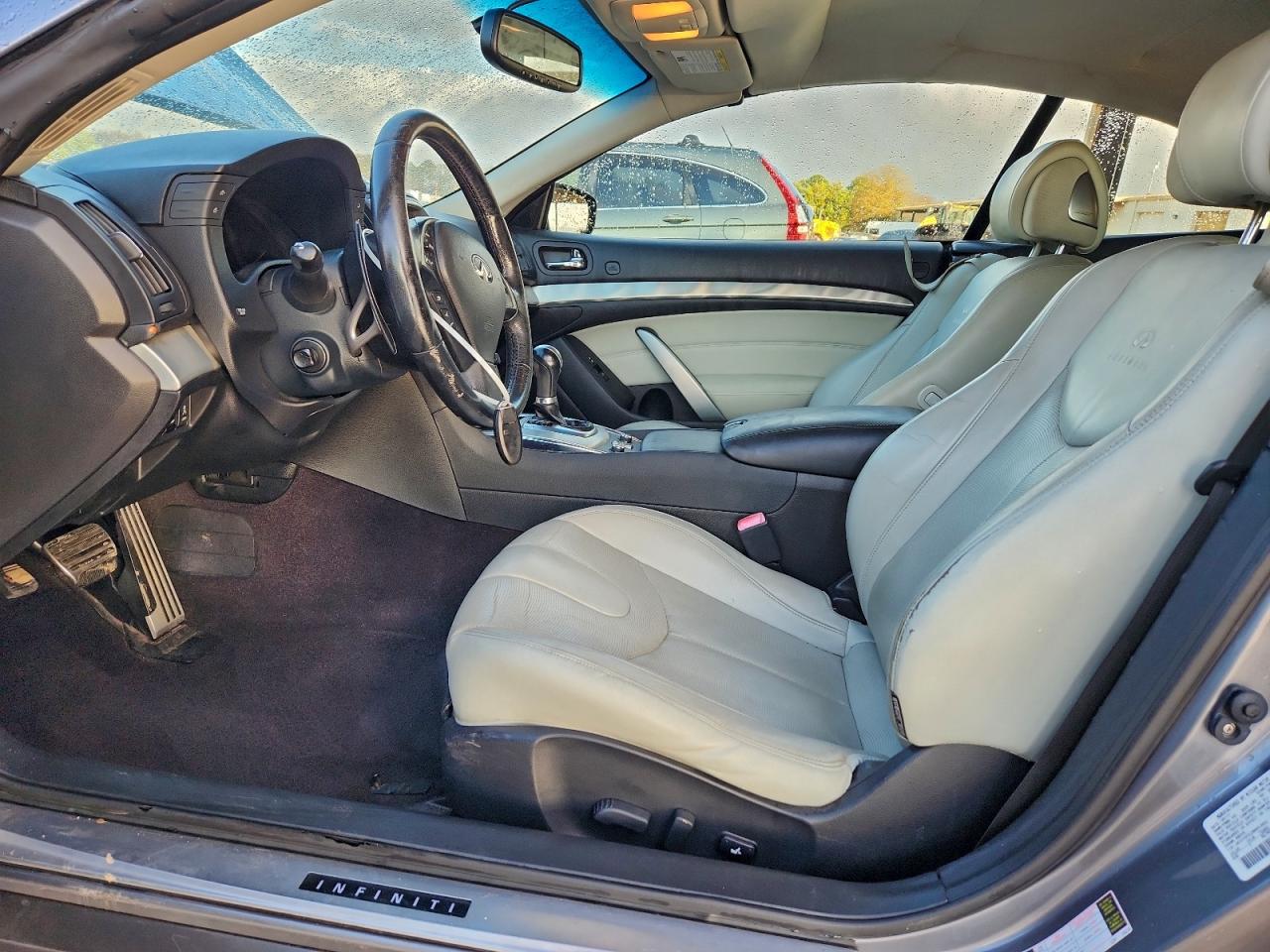 INFINITI G37 Base Image 8