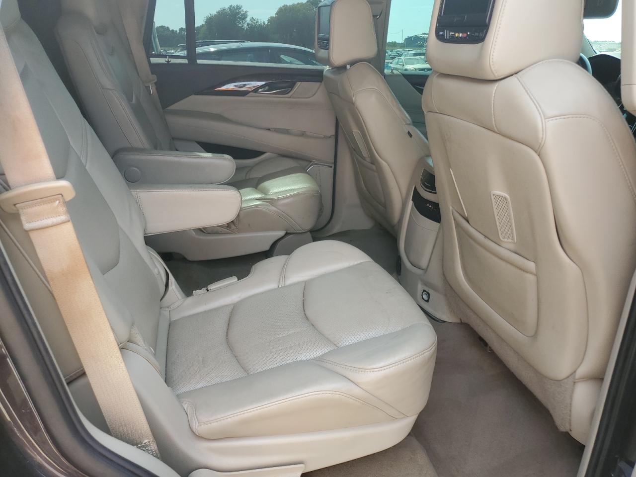 Cadillac Escalade Premium Image 6