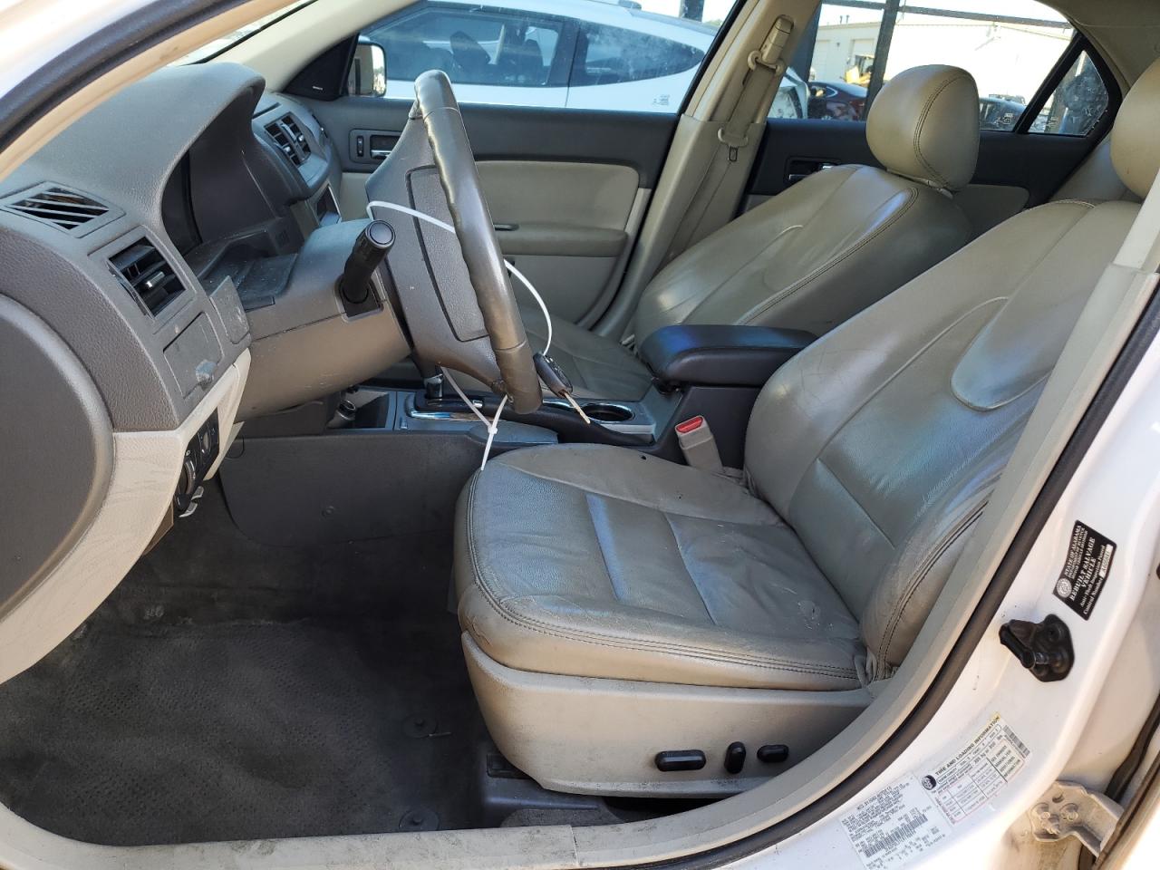 Ford Fusion Hybrid Image 9