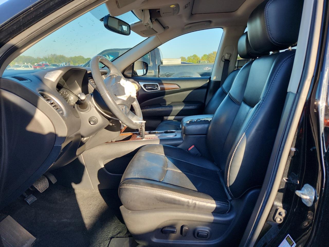 Nissan Pathfinder S Image 11